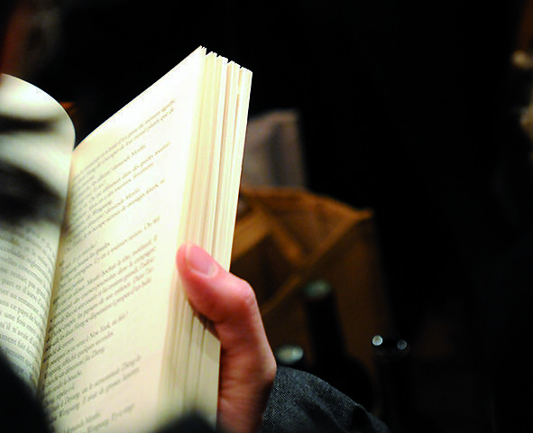 La lecture captive toujours les Français mais peine à attirer les plus  jeunes - Livres Hebdo