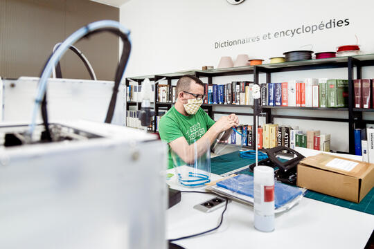 Le Corolab : Impression 3d de visière pendant le confinement médiathèque Marguerite Duras