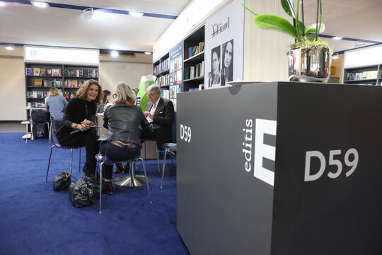 Arnaud de puyfontaine président du directoire de Vivendi sur le stand Éditis à la foire de Francfort en 2019