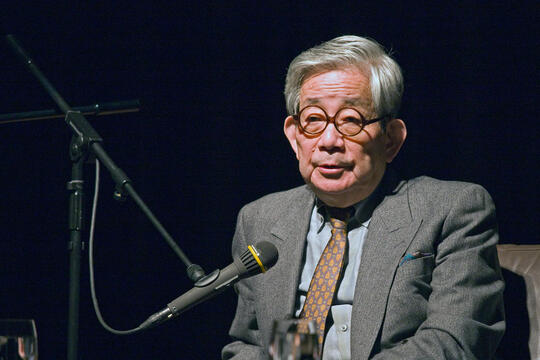 Kenzabûro Oe à l'Institut culturel japonais de Cologne, 2008.