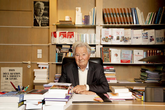 Francis Esménard à son bureau chez Albin Michel 