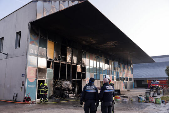 La bibliothèque Chantal-Mauduit a entièrement brûlé après l'attaque à la voiture-bélier