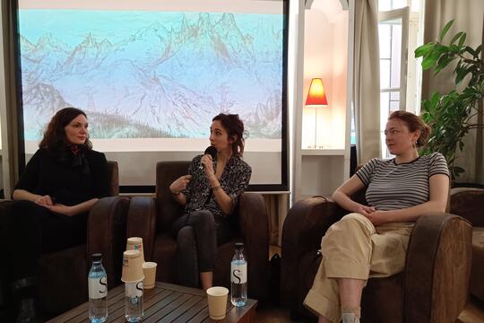 Juana Macari (Una Volta), Amélie Payan (galerie Huberty & Breyne, Paris) et Emma Veyron (ADAGP)