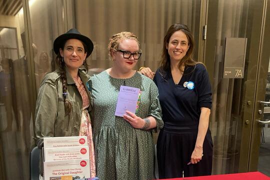 Claire Berest (à gauche) & Anne Berest (à droite) au NYPL en avril 2025