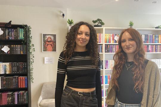 Maëva Litim et Sophie Maréchal, fondatrices de la librairie Romance, à Valence