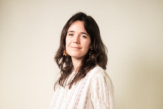 Constance Beccaria, dirige la collection Proche aux éditions de l'Iconoclaste