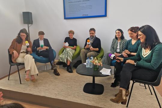 La première table ronde organisée par Filéas avec Harriet Seegmuller (Filéas), Maxime Bonnassies (Média Participations), les auteurs Anne-Claire Lévêque et Marc-Antoine Boidin, Sigolène du Besset (Le Gros Caillou) et Gersende Guingouain (SLF)