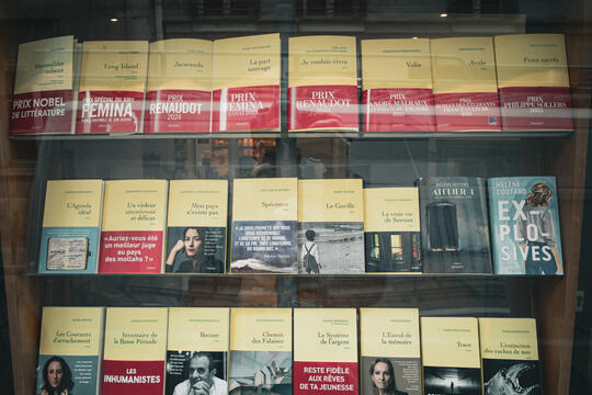 La vitrine des éditions Grasset, rue des Saints-Pères, à Paris