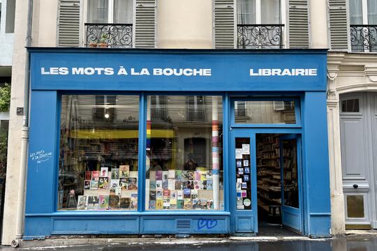 Devanture de la librairie Les mots à la bouche