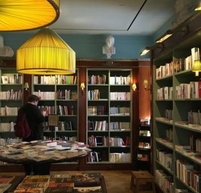 Le rez-de-chaussée de la librairie Albertine, à New York.