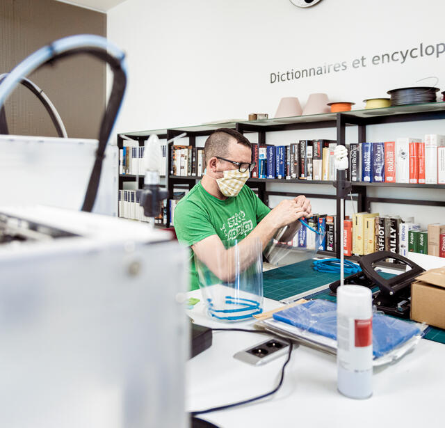 Le Corolab : Impression 3d de visière pendant le confinement médiathèque Marguerite Duras