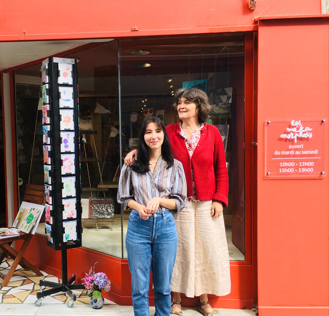 Valérie Caillaud et Vanessa Michaut-Vizzone, les deux libraires des Métamorphoses, à Douarnenez (Finistère).