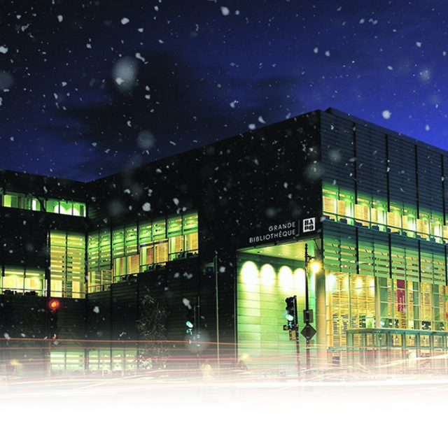 La Grande Bibliotheque, à Montréal, sous la neige.