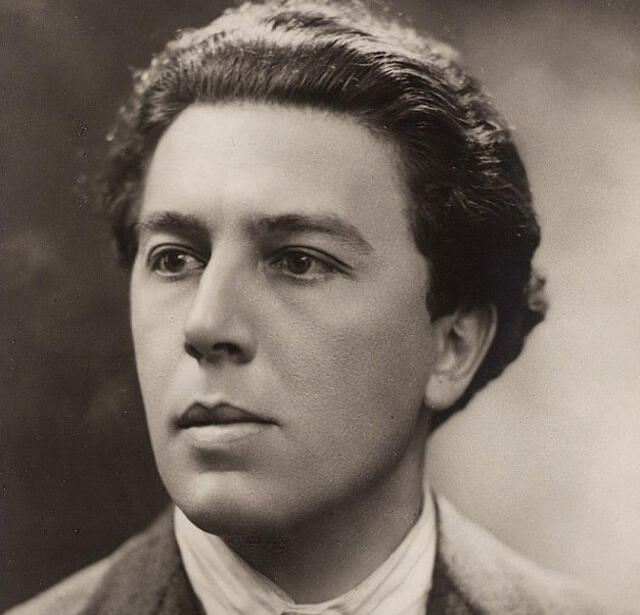 André Breton photographié en 1927