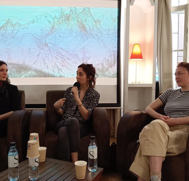 Juana Macari (Una Volta), Amélie Payan (galerie Huberty & Breyne, Paris) et Emma Veyron (ADAGP)