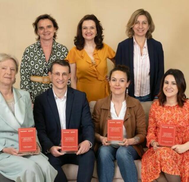 Les lauréats au 1er rang, de gauche à droite : Florence Stevenson, Vincent J. Potier, Marion Gras Gentiletti, Éloïse Riera