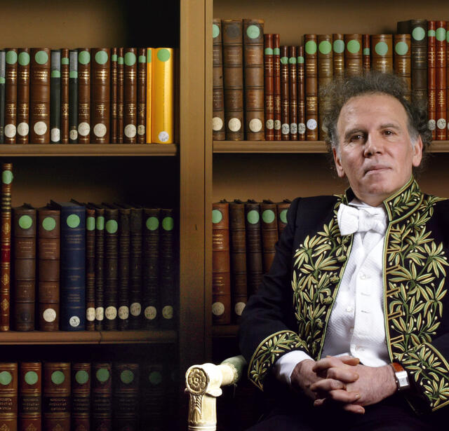 Angelo Rinaldi a été élu à l'Académie française le 21 juin 2001