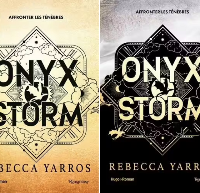 Les couvertures des éditions classique (à gauche) et collector (à droite) d'Onyx Storm, troisième tome de la série Fourth Wing de Rebecca Yarros, paru aux éditions Hugo