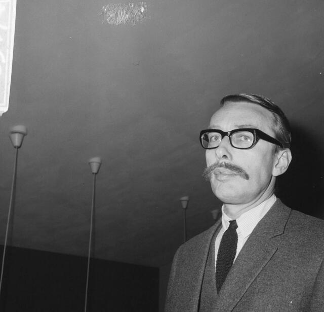 Gerrit Kouwenaar Tombe bombe  Robert Laffont0.jpg