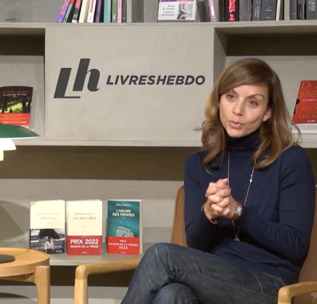 Véronique Cardi, directrice générale des éditions JC Lattès, dans le studio de Livres Hebdo