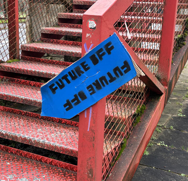 Pancarte du Future Off