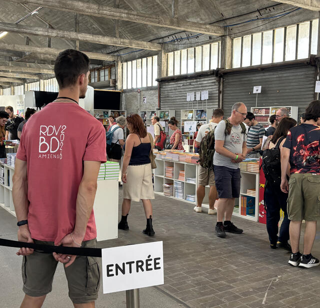 Un des trois stands de la librairie Bulle en stock