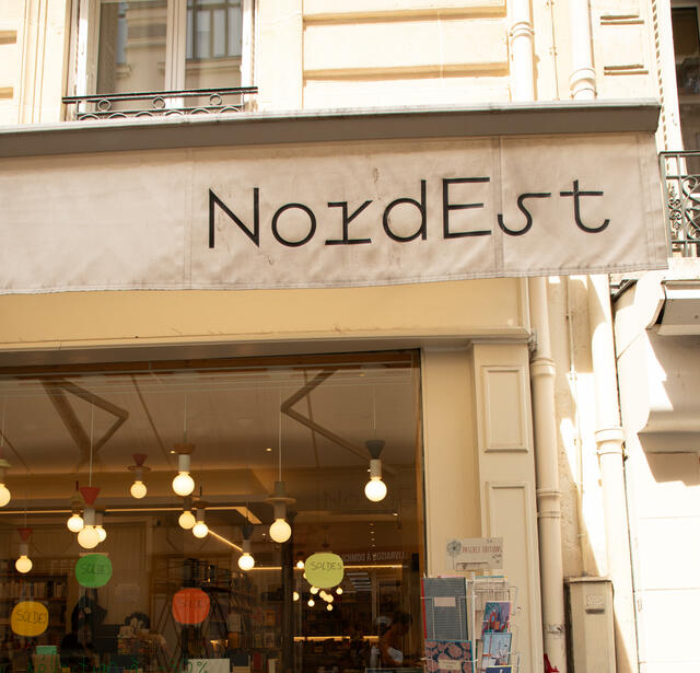 Façade de la librairie Nordest, à Paris