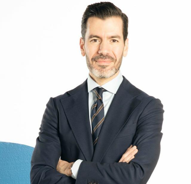 Adrian Lopez, DRH de Louis Hachette Group