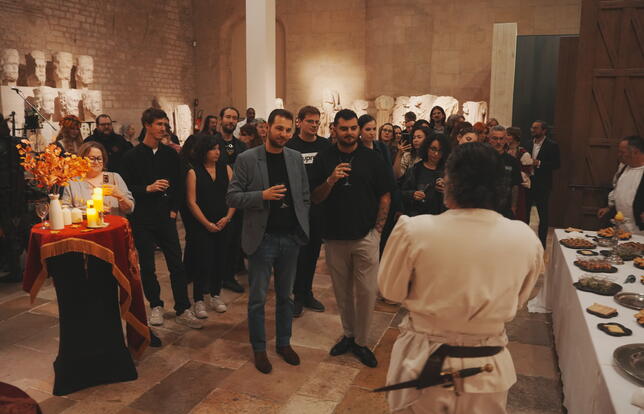Le public est venu nombreux au musée du Moyen Âge de Cluny pour assister au lancement de "La croisée des corbeaux d'Andrzej Sapkowski