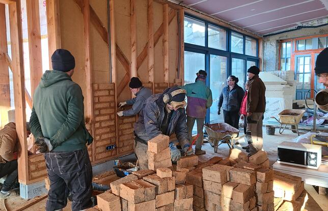 Chantier participatif à la médiathèque de Bazouges-la-Pérouse