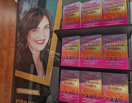Virginie Grimaldi s'empare de la 3e place des meilleures ventes de la semaine avec son nouveau roman "Les heures fragiles", paru chez Flammarion