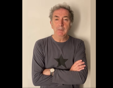 Dans une vidéo, l'acteur François Morel a appelé à soutenir la librairie Le Passage, à Alençon