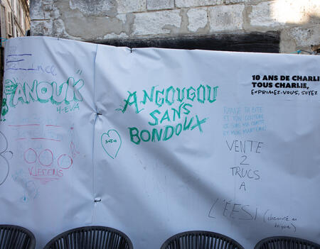 Banderole de manifestation au FIBD 2025