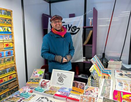 Frédéric Fourreau derrière son stand à BD Boum