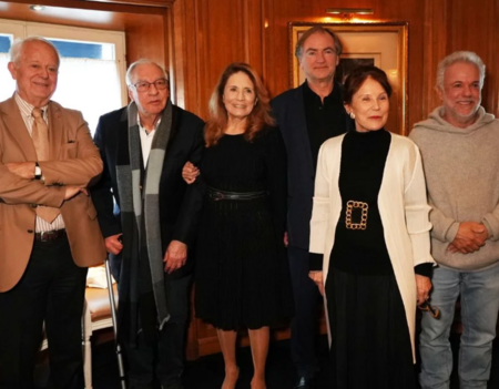 Le jury réuni au sein de l'établissement Drouant à Paris, présidé par Reha Hutin