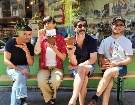 Florian Cochet, Pauline Hillier, Alexis Argyroglo, Brice Laoufi : l’équipe de La Petite Égypte papyrus à la main