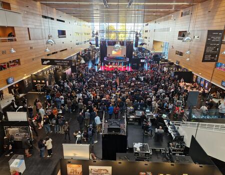 Le public nombreux devant la scène Shayol des Utopiales