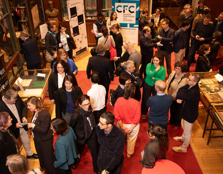 Rencontre avant la cérémonie dans la bibliothèque historique de Paris