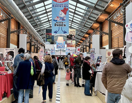 Allée centrale du village des éditeurs alias l'allée des indés