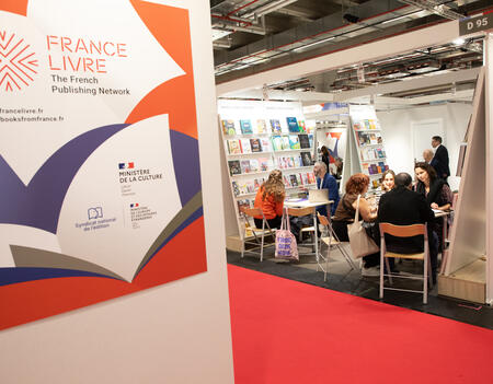 Les éditeurs français sur le stand France Livre à la Foire du livre de Francfort 2025