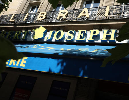 La façade de la librairie Gibert Joseph, boulevard Saint-Michel, à Paris