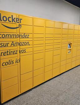 Les locker d'Amazon à l'Aquaboulevard (Paris 15e)