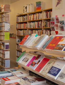 À la librairie Violette & Co