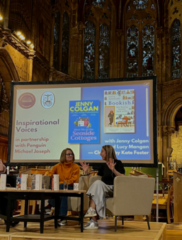 Lucy Mangan et Jenny Colgan lors de la conférence « Voix inspirantes » de l'Edinburgh Women's Fiction Festival