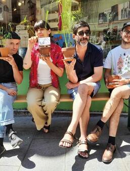 Florian Cochet, Pauline Hillier, Alexis Argyroglo, Brice Laoufi : l’équipe de La Petite Égypte papyrus à la main