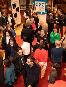 Rencontre avant la cérémonie dans la bibliothèque historique de Paris