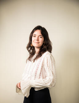 Constance Beccaria, dirige la collection Proche aux éditions de l'Iconoclaste