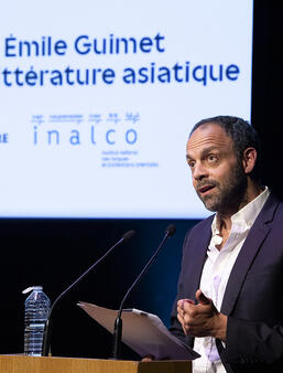 Un des remettants du prix lors de l'édition précédente au musée Émile Guimet