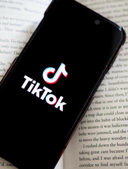 Le BookTok attire de nouveaux lecteurs