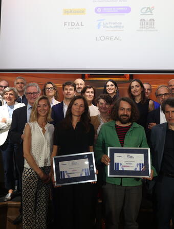 Photo groupe avec les lauréats - Prix du livre La Tribune 2025